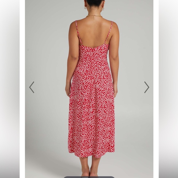 Showpo Willa Red Floral cottage inspired Midi Dress with Slit. Size 6. NWT - Picture 4 of 9